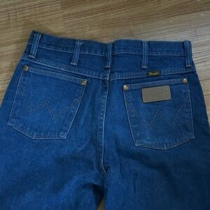 Wrangler Men's Deep Blue Relaxed Jeans